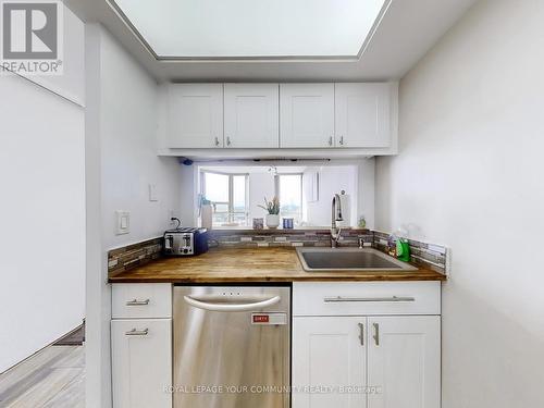 1017 - 2460 Eglinton Avenue E, Toronto, ON - Indoor Photo Showing Kitchen