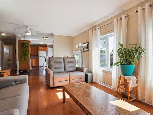 Living room - 5330 Rue Berthier, Longueuil (Saint-Hubert), QC - Indoor Photo Showing Living Room