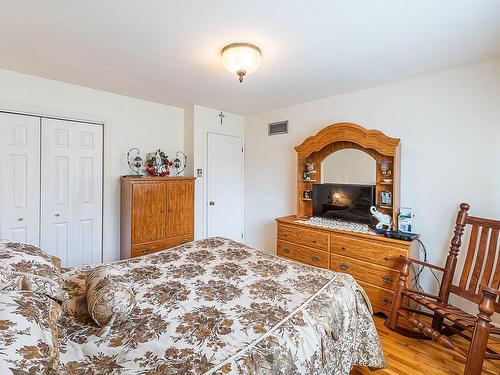 Master bedroom - 224 Rue St-Vallier, Granby, QC - Indoor Photo Showing Bedroom