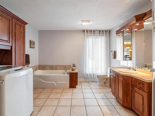 Bathroom - 224 Rue St-Vallier, Granby, QC - Indoor Photo Showing Bathroom