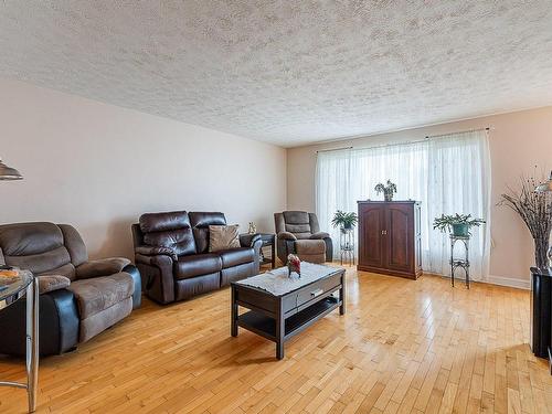 Living room - 224 Rue St-Vallier, Granby, QC - Indoor Photo Showing Living Room