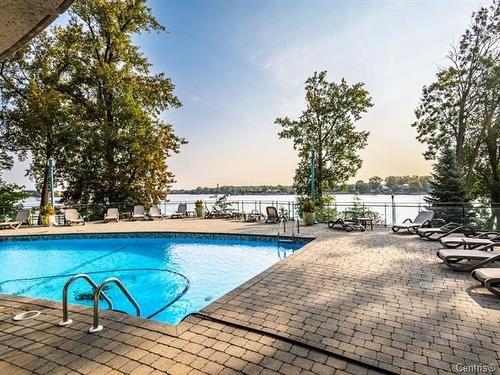 Piscine - 511-4450 Prom. Paton, Laval (Chomedey), QC - Outdoor With In Ground Pool With View