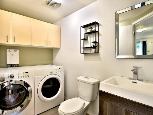 Salle d'eau - 7049 Rue Therrien, Longueuil (Saint-Hubert), QC - Indoor Photo Showing Laundry Room