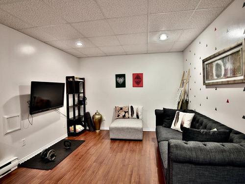 Salle familiale - 7049 Rue Therrien, Longueuil (Saint-Hubert), QC - Indoor