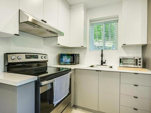 Cuisine - 189  - 191 305E Avenue, Saint-Hippolyte, QC - Indoor Photo Showing Kitchen