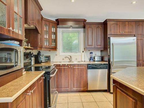 Cuisine - 189  - 191 305E Avenue, Saint-Hippolyte, QC - Indoor Photo Showing Kitchen With Double Sink