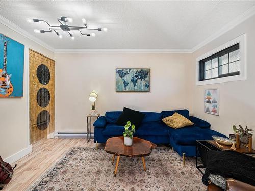 2284 Bellamy Rd, Langford, BC - Indoor Photo Showing Living Room