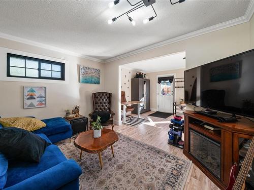 2284 Bellamy Rd, Langford, BC - Indoor Photo Showing Living Room