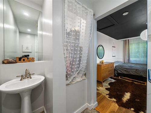 2284 Bellamy Rd, Langford, BC - Indoor Photo Showing Bathroom