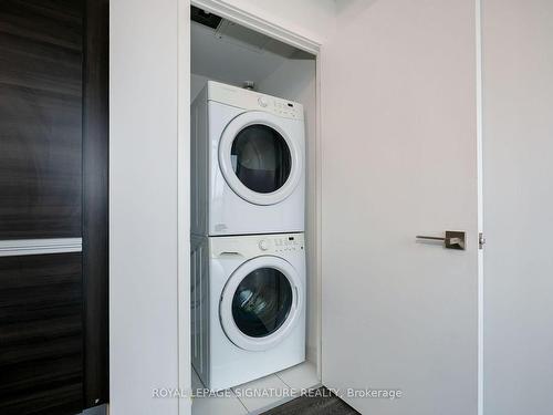 1401-20 Minowan Miikan Lane, Toronto, ON - Indoor Photo Showing Laundry Room