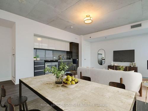 1401-20 Minowan Miikan Lane, Toronto, ON - Indoor Photo Showing Dining Room