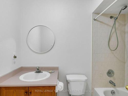 3971 Discovery Crt, Mississauga, ON - Indoor Photo Showing Bathroom