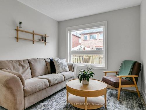 3971 Discovery Crt, Mississauga, ON - Indoor Photo Showing Living Room