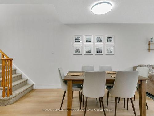 3971 Discovery Crt, Mississauga, ON - Indoor Photo Showing Dining Room