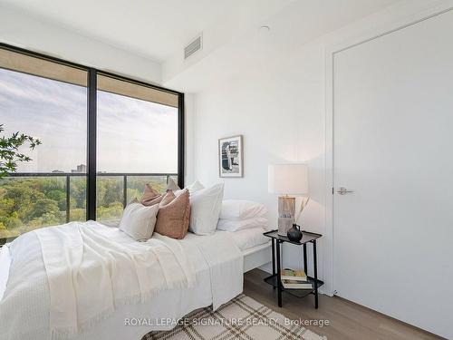 914-86 Dundas St E, Mississauga, ON - Indoor Photo Showing Bedroom