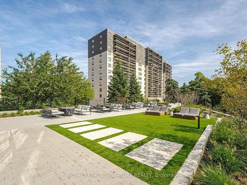 914-86 Dundas St E, Mississauga, ON - Outdoor