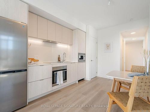 914-86 Dundas St E, Mississauga, ON - Indoor Photo Showing Kitchen