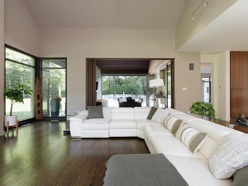 Salle familiale - 103 Rue D'Oxford, Hudson, QC - Indoor Photo Showing Living Room