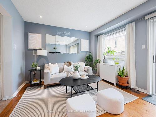 84 Carrie Cres, Brampton, ON - Indoor Photo Showing Living Room