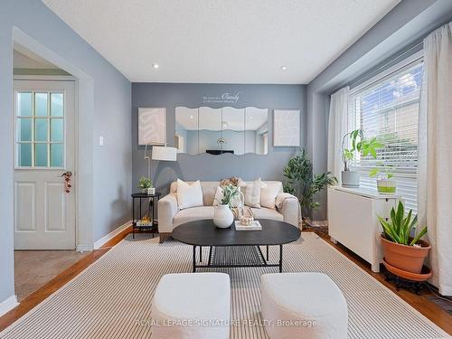 84 Carrie Cres, Brampton, ON - Indoor Photo Showing Living Room