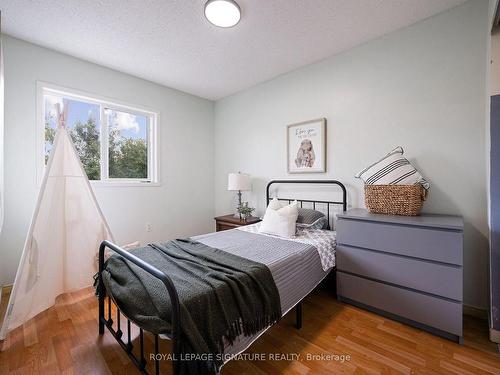 84 Carrie Cres, Brampton, ON - Indoor Photo Showing Bedroom