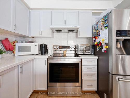 84 Carrie Cres, Brampton, ON - Indoor Photo Showing Kitchen