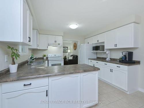 33 Riverside Dr, Mono, ON - Indoor Photo Showing Kitchen With Double Sink