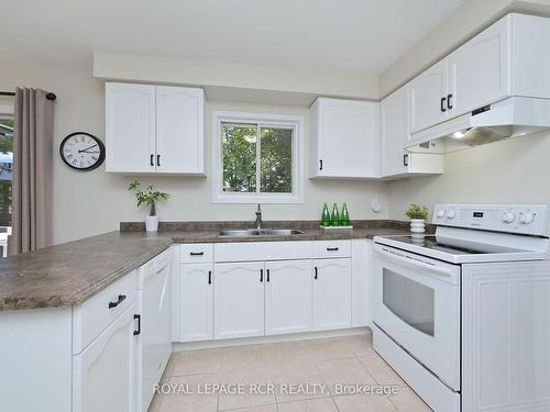 33 Riverside Dr, Mono, ON - Indoor Photo Showing Kitchen With Double Sink