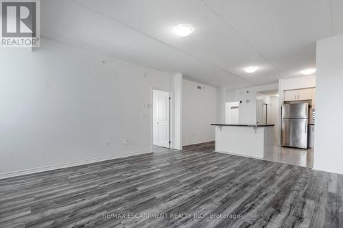 301 - 630 Sauve Street, Milton, ON - Indoor Photo Showing Kitchen