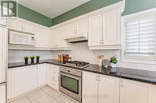 47 Springbrook Drive, Richmond Hill, ON - Indoor Photo Showing Kitchen