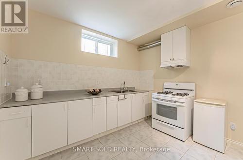 47 Springbrook Drive, Richmond Hill, ON - Indoor Photo Showing Kitchen With Double Sink