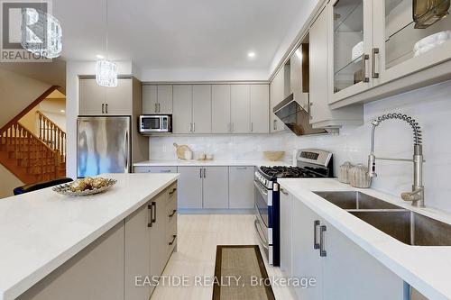 115 Raintree Crescent, Richmond Hill, ON - Indoor Photo Showing Kitchen With Stainless Steel Kitchen With Double Sink With Upgraded Kitchen