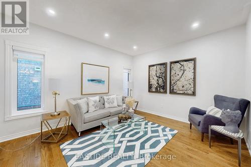 115 Raintree Crescent, Richmond Hill, ON - Indoor Photo Showing Living Room