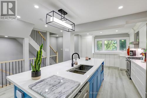 1 - 1270 Gainsborough Drive, Oakville, ON - Indoor Photo Showing Kitchen With Double Sink With Upgraded Kitchen