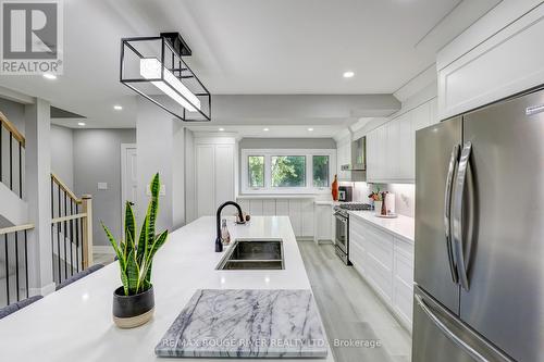 1 - 1270 Gainsborough Drive, Oakville, ON - Indoor Photo Showing Kitchen With Stainless Steel Kitchen With Upgraded Kitchen