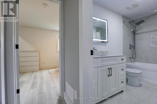 1 - 1270 Gainsborough Drive, Oakville, ON - Indoor Photo Showing Bathroom