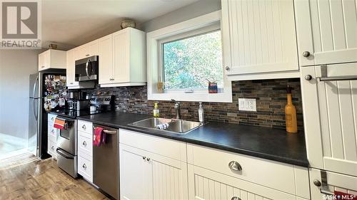 204 Grant Street, Davidson, SK - Indoor Photo Showing Kitchen With Double Sink