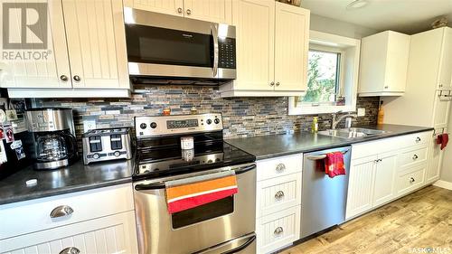 204 Grant Street, Davidson, SK - Indoor Photo Showing Kitchen With Double Sink With Upgraded Kitchen