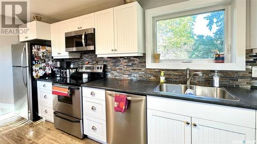 204 Grant Street, Davidson, SK - Indoor Photo Showing Kitchen With Double Sink