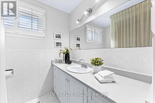 11 Renova Drive, Toronto, ON - Indoor Photo Showing Bathroom