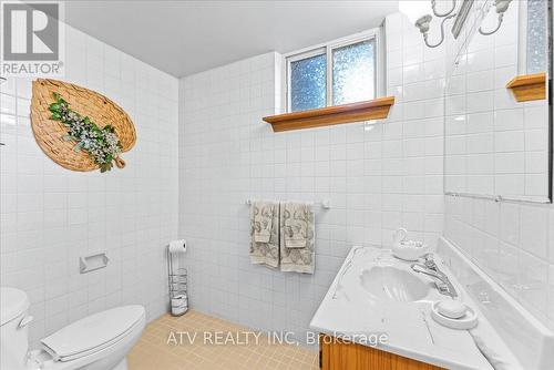 11 Renova Drive, Toronto, ON - Indoor Photo Showing Bathroom