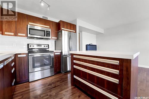 301 1303 Paton Crescent, Saskatoon, SK - Indoor Photo Showing Kitchen With Stainless Steel Kitchen