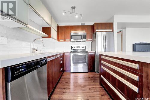 301 1303 Paton Crescent, Saskatoon, SK - Indoor Photo Showing Kitchen With Stainless Steel Kitchen