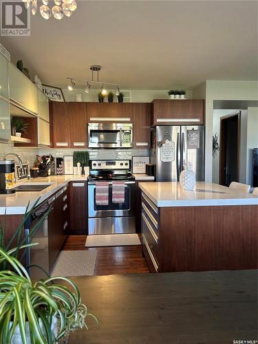 301 1303 Paton Crescent, Saskatoon, SK - Indoor Photo Showing Kitchen With Stainless Steel Kitchen