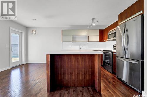 301 1303 Paton Crescent, Saskatoon, SK - Indoor Photo Showing Kitchen