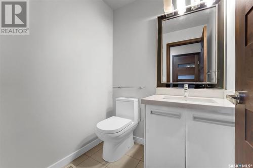 301 1303 Paton Crescent, Saskatoon, SK - Indoor Photo Showing Bathroom