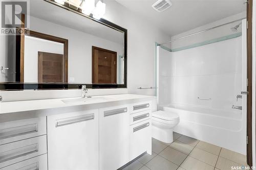 301 1303 Paton Crescent, Saskatoon, SK - Indoor Photo Showing Bathroom