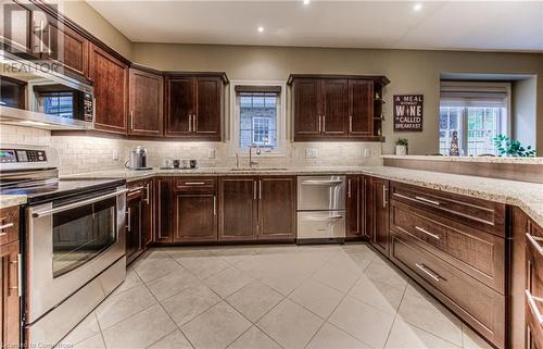 50 Bryan Court Unit# 31, Kitchener, ON - Indoor Photo Showing Kitchen