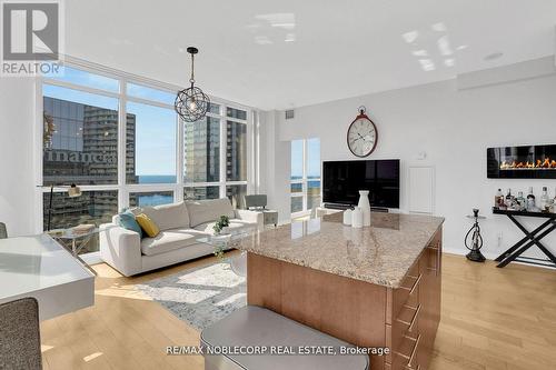 4407 - 55 Bremner Boulevard, Toronto, ON - Indoor Photo Showing Living Room