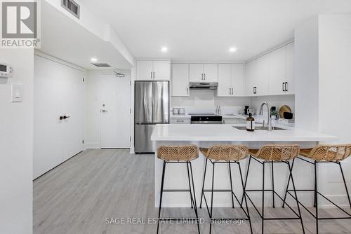 Ph14 - 701 King Street W, Toronto, ON - Indoor Photo Showing Kitchen